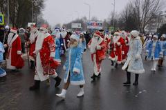 НАШ ДЕДУШКА МОРОЗ И СНЕГУРОЧКА НА ШЕСТВИИ ДЕДОВ МОРОЗОВ